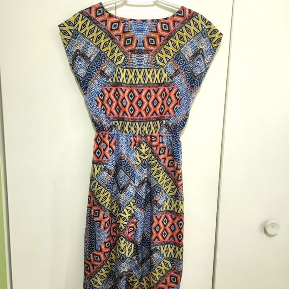 Light weight funky summer dress. Never worn. - Picture 8 of 11